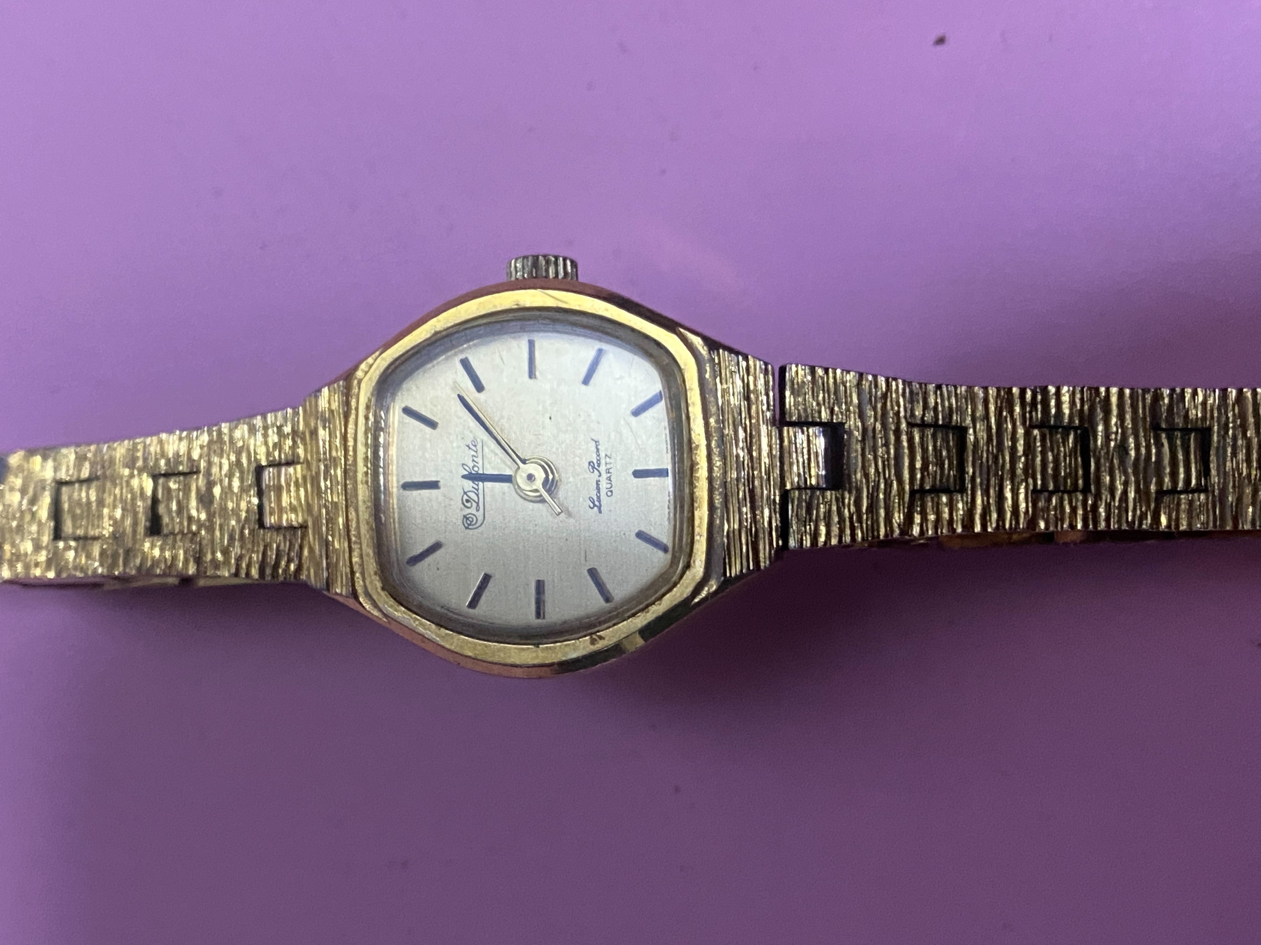 นาฬิกาในภาพคือ Dufonte by Lucien Piccard 