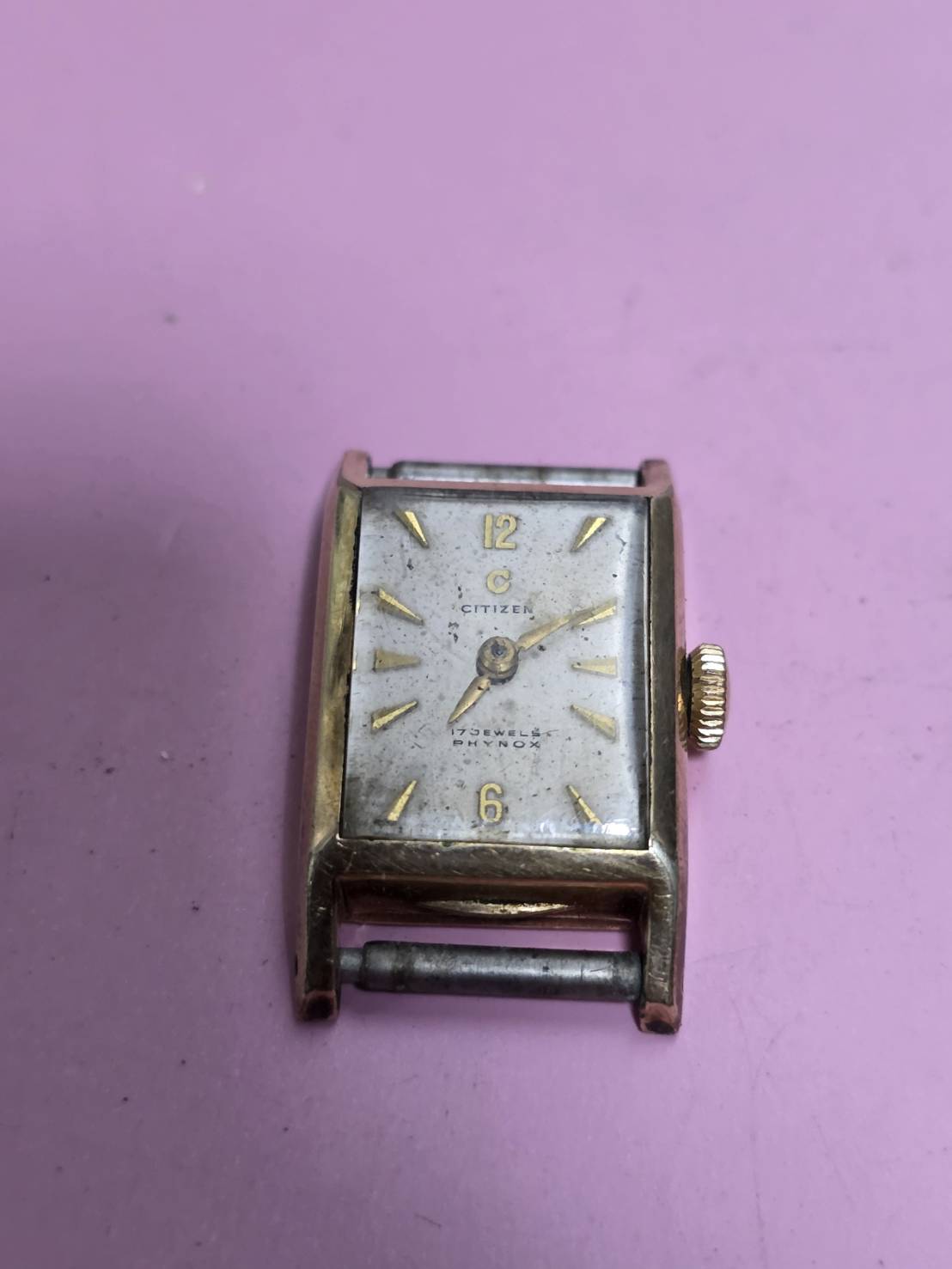 นาฬิกาข้อมือในภาพคือ Citizen (ซิติเซ็น) รุ่น Phynox 17 Jewels