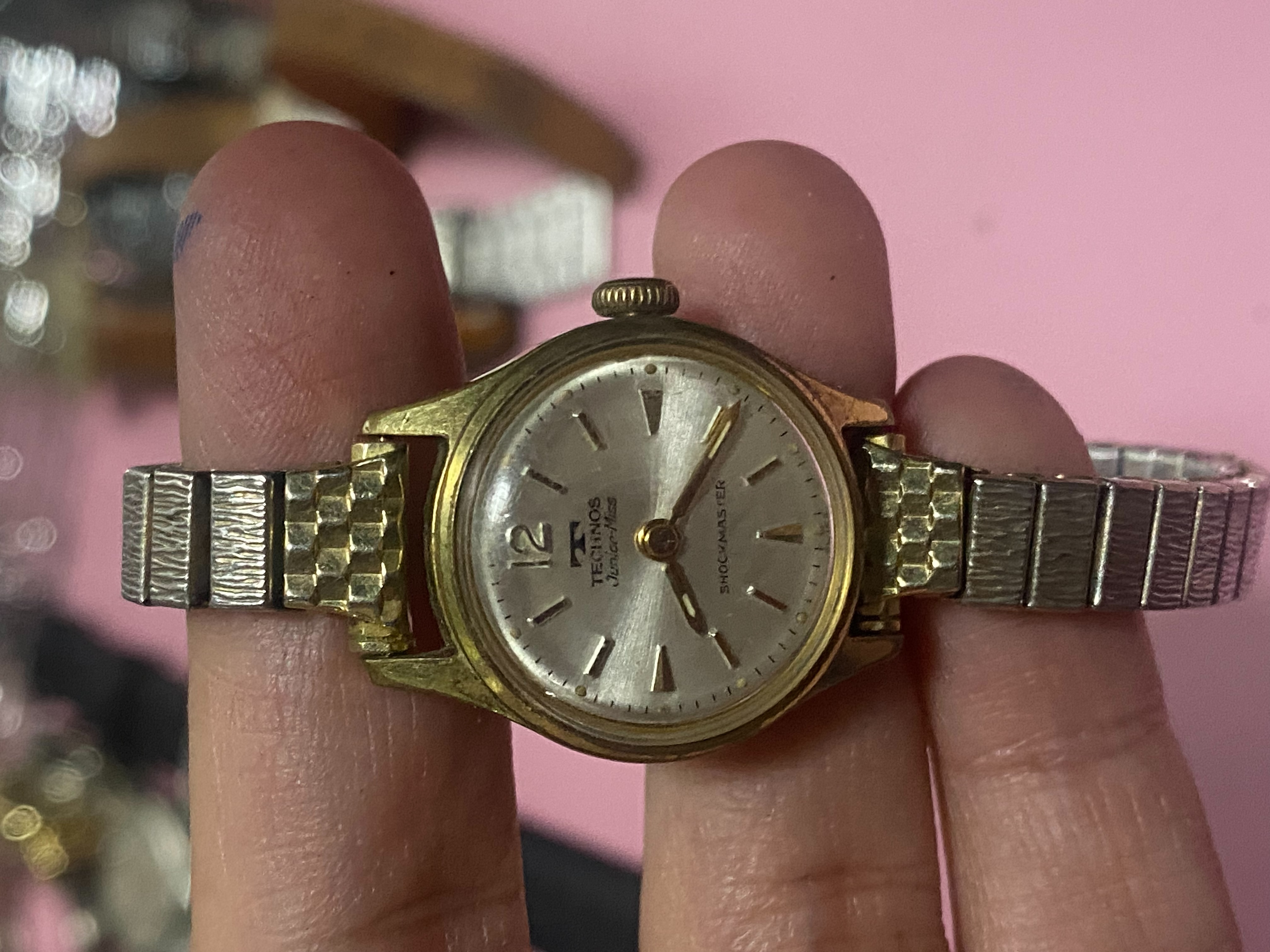 นาฬิกาที่คุณส่งมาคือแบรนด์ Technos รุ่น Junior-Miss Shockmaster 