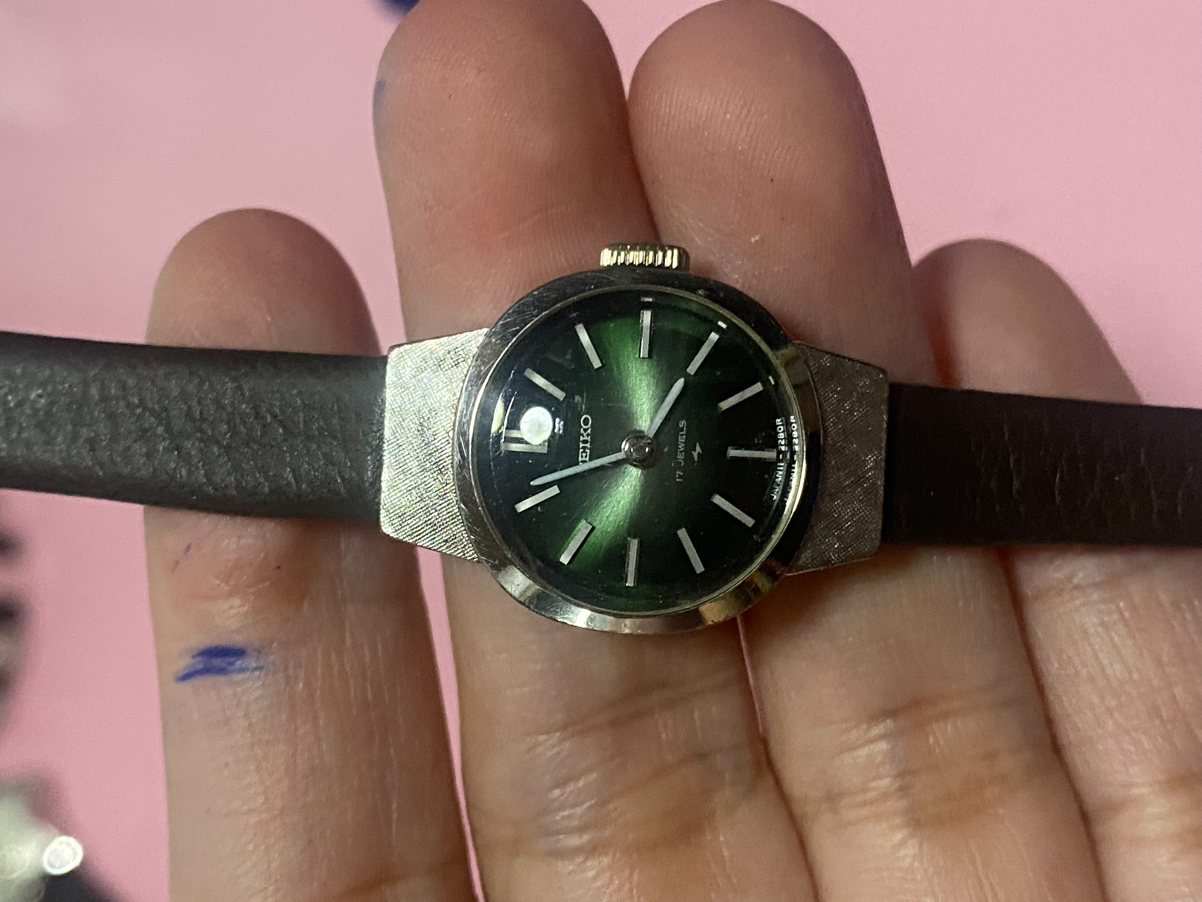 นาฬิกาที่คุณส่งมาคือนาฬิกาวินเทจแบรนด์ Seiko (ไซโก้) รุ่นสำหรับสุภาพสตรี 1970