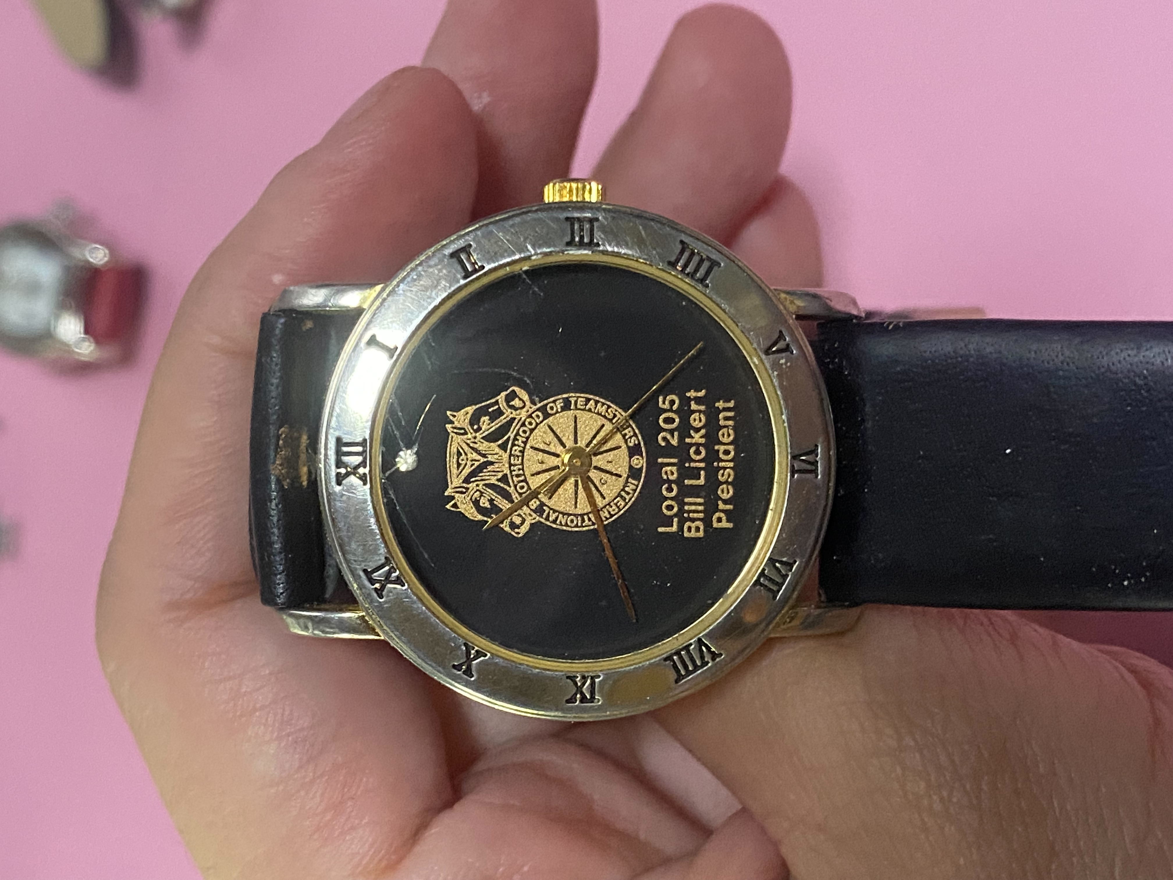 แบรนด์และรุ่น: เป็นนาฬิกาที่ระลึกสั่งทำพิเศษ (Commemorative/Promotional Watch) 