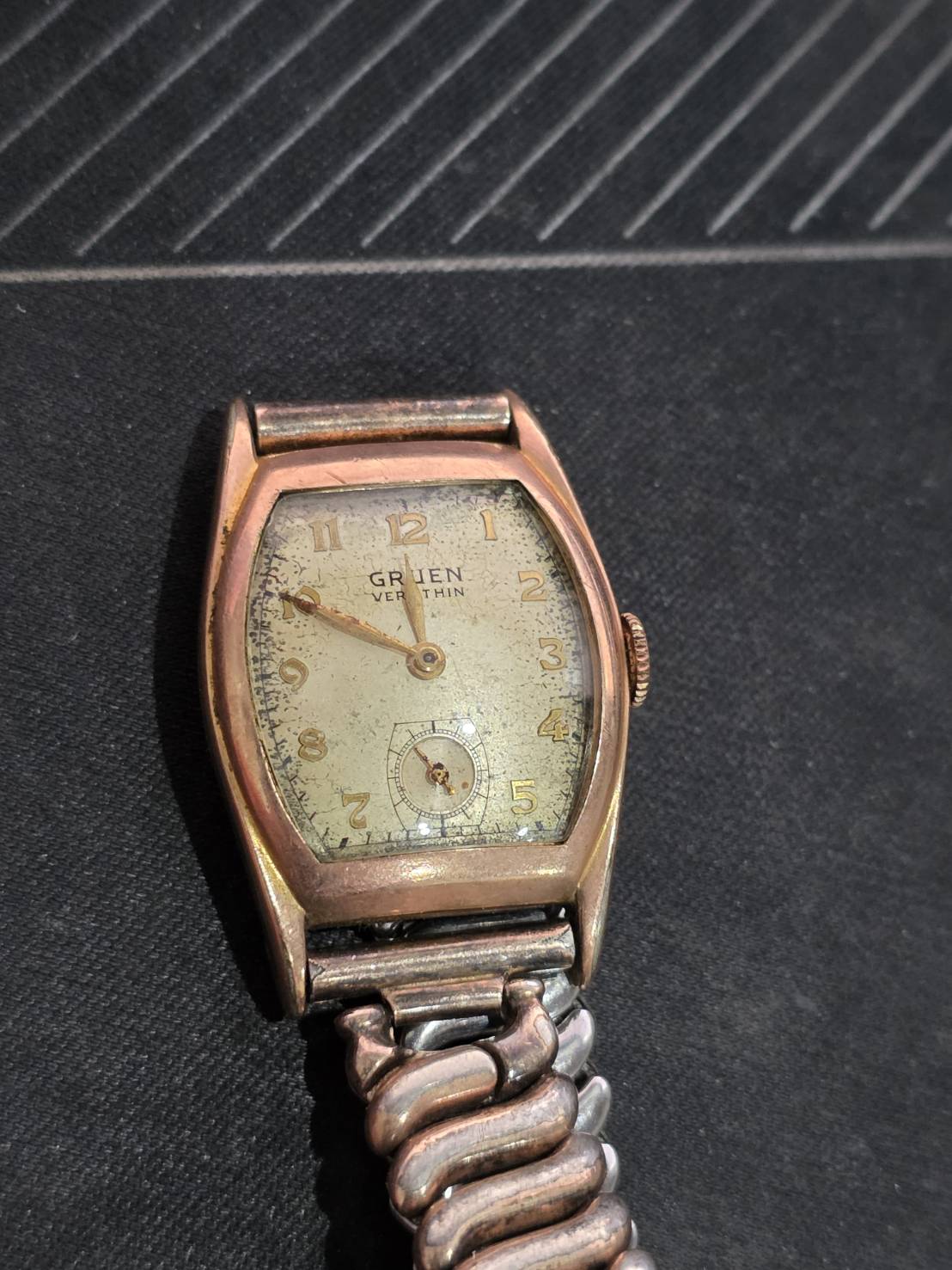 นาฬิกาที่คุณส่งมาคือ Gruen Veri-Thin