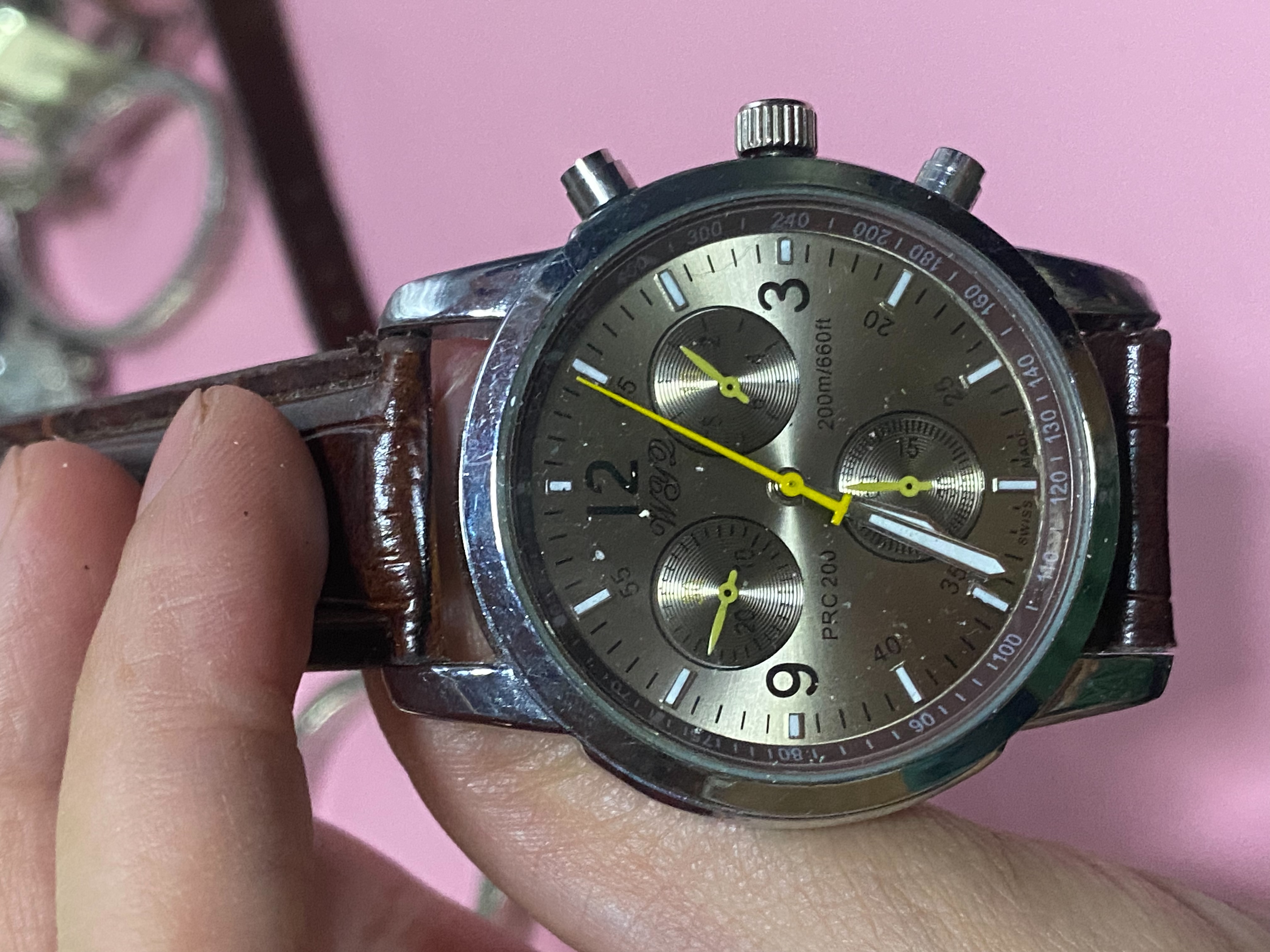 แบรนด์และรุ่น: Tissot PRC 200 Quartz Chronograph (มักจะเป็นรหัสรุ่น T055.417)