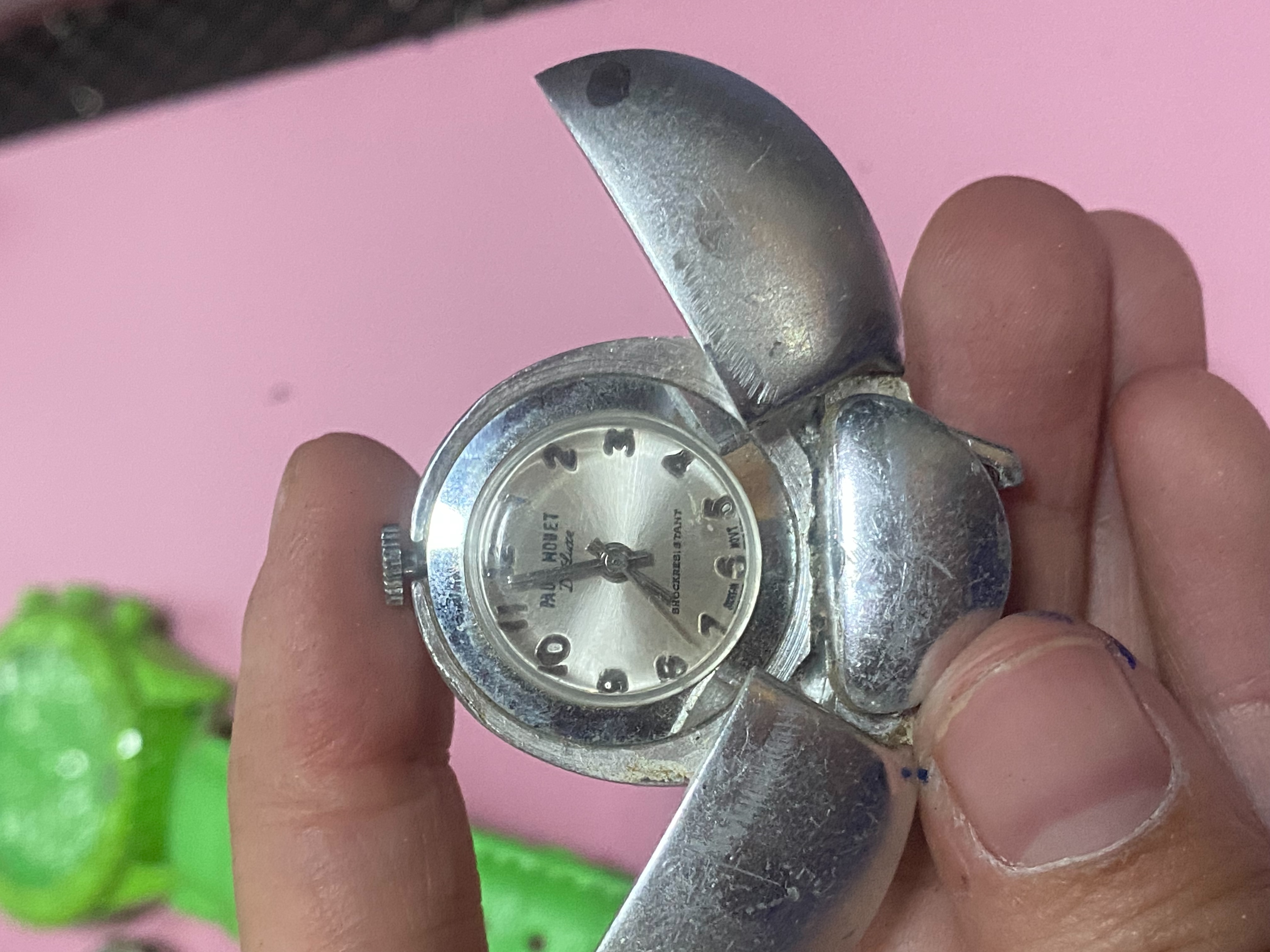 นาฬิกาที่คุณส่งมาเป็นนาฬิกาวินเทจสไตล์ "Ladybug" หรือ "Ladybird" (เต่าทอง)